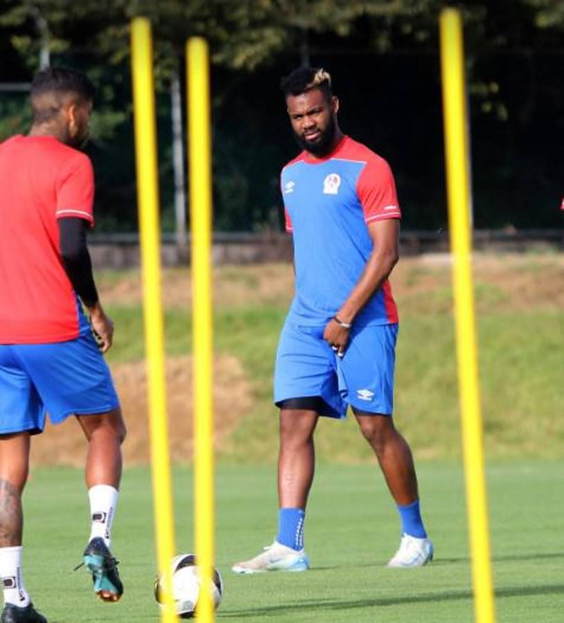 El nuevo 11 que está armando el Olimpia de Eduardo Espinel con los fichajes para recuperar el trono en la Liga Nacional