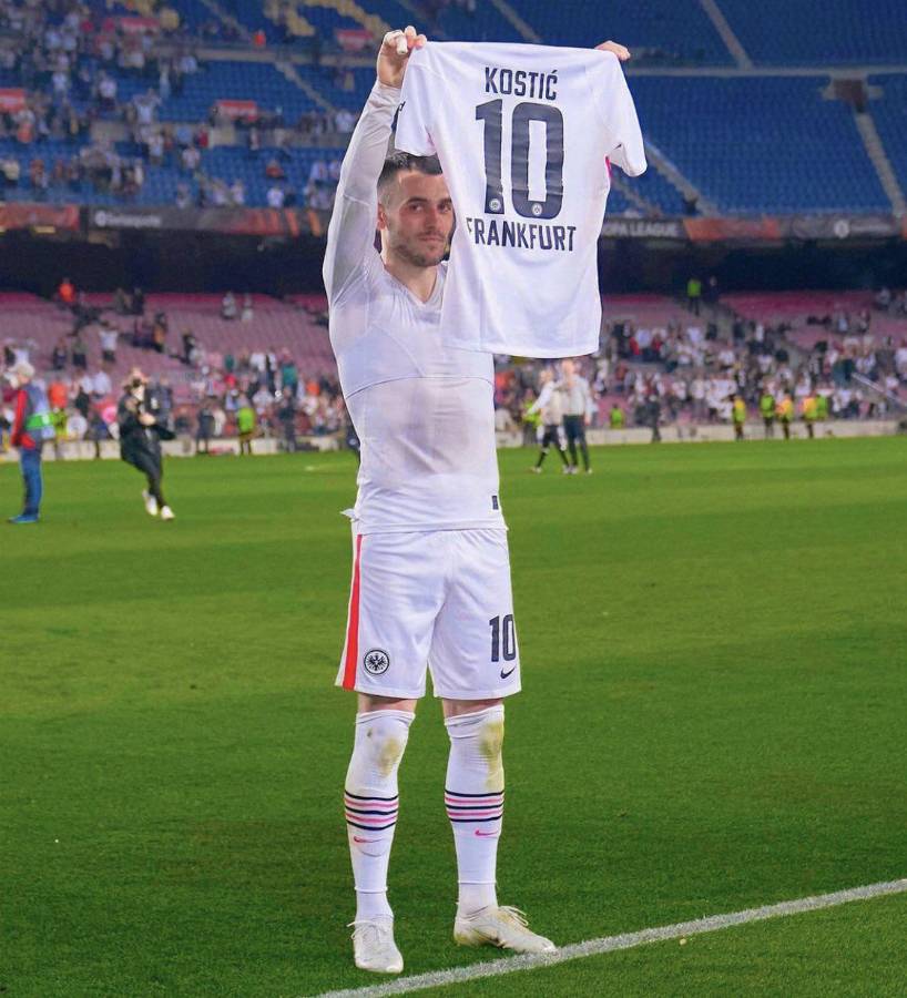 NO SE VIO EN TV: Festejó como Cristiano Ronaldo en el Camp Nou, crack del Eintracht tomó venganza contra Barcelona y el apasionado beso