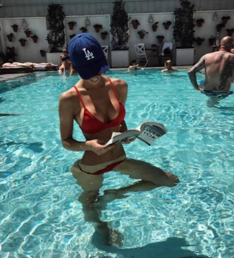 Alexis Ren, la surfista de medidas perfectas que sube fotos 'prohibidas'