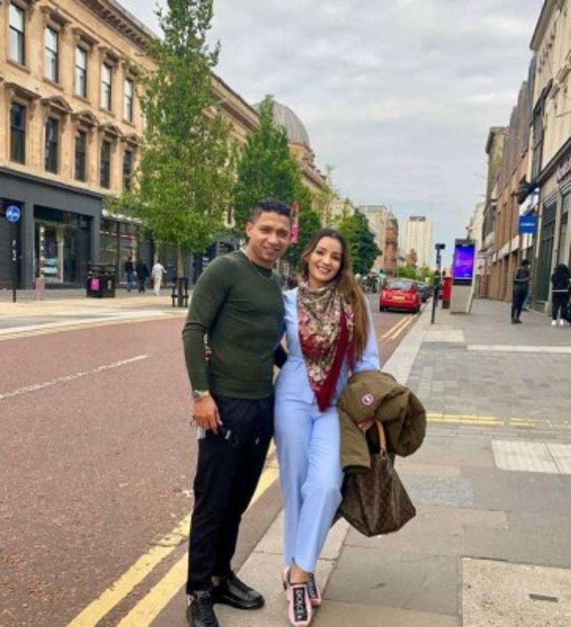 Emilio Izaguirre se pone a tono luego de sus espectaculares vacaciones con su preciosa esposa