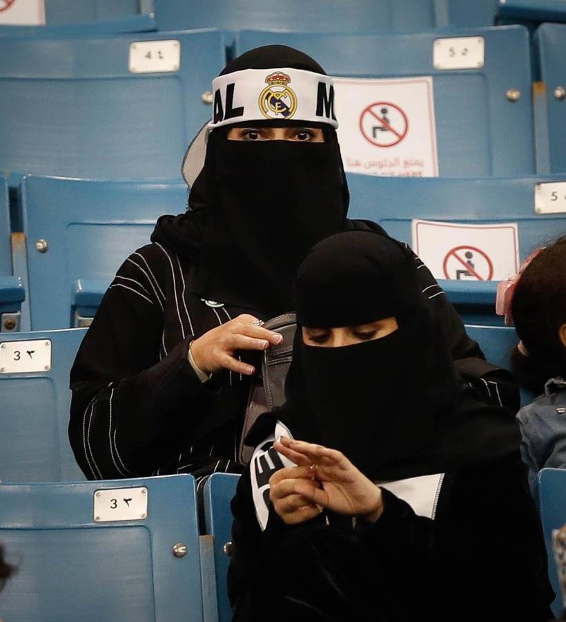 Así llegaron las mujeres al estadio para ver el Barcelona-Real Madrid y el gesto de Laporta con Xavi tras perder el Clásico