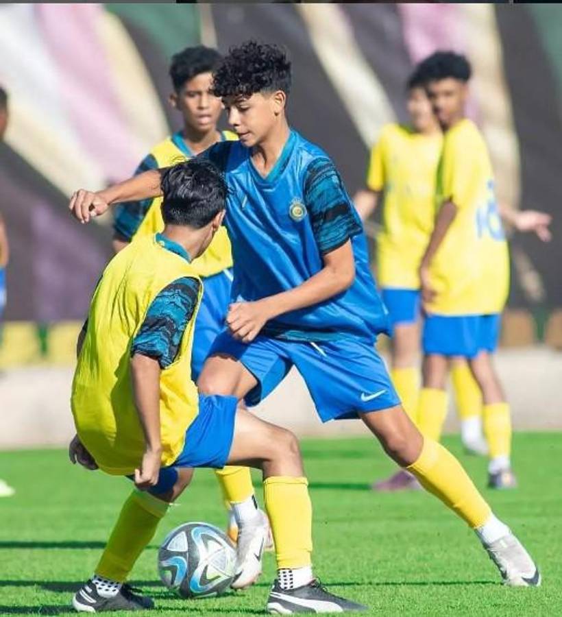 Cristiano Ronaldo Jr y Lamine Yamal, las fotos inesperadas de ambos jugando y de vacaciones; comparan su físico y es viral