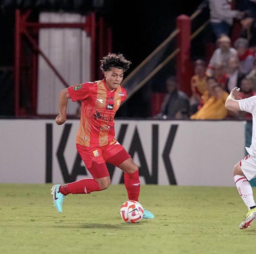 Los legionarios que cambiarán de club para el 2025 y los futbolistas hondureños que pueden irse al extranjero