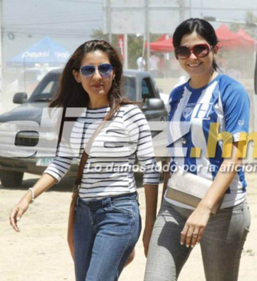 ¡HERMOSAS! Juego entre Honduras-Estados Unidos se llena de lindas chicas