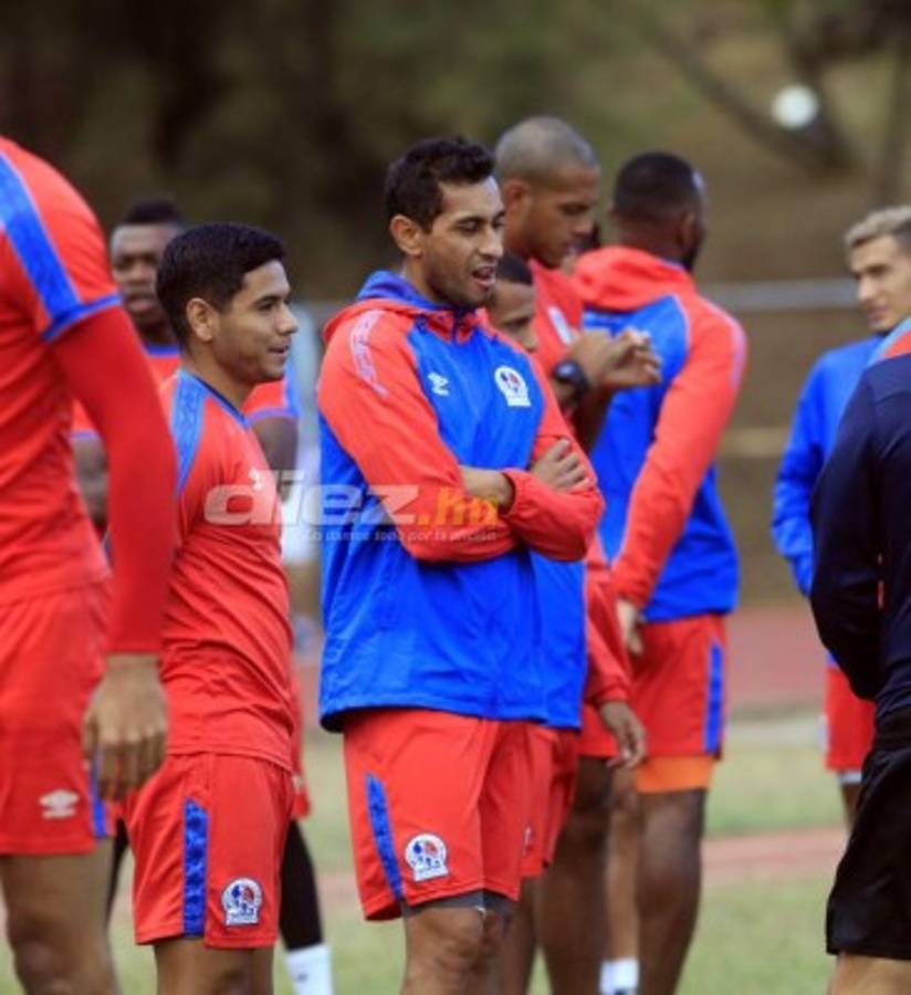 ¡Buscaban cómo calentarse! Olimpia entrenó bajo un intenso frío en Tegucigalpa