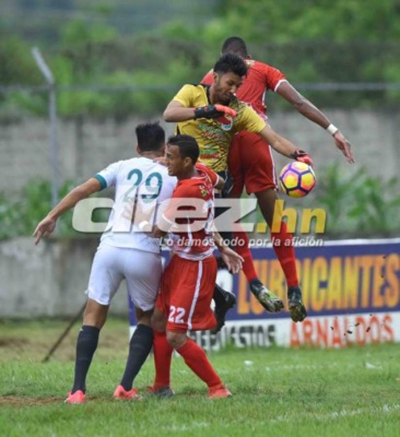 NO VISTE EN TV: Un 'espontáneo' en Tocoa y el noble gesto de Costly
