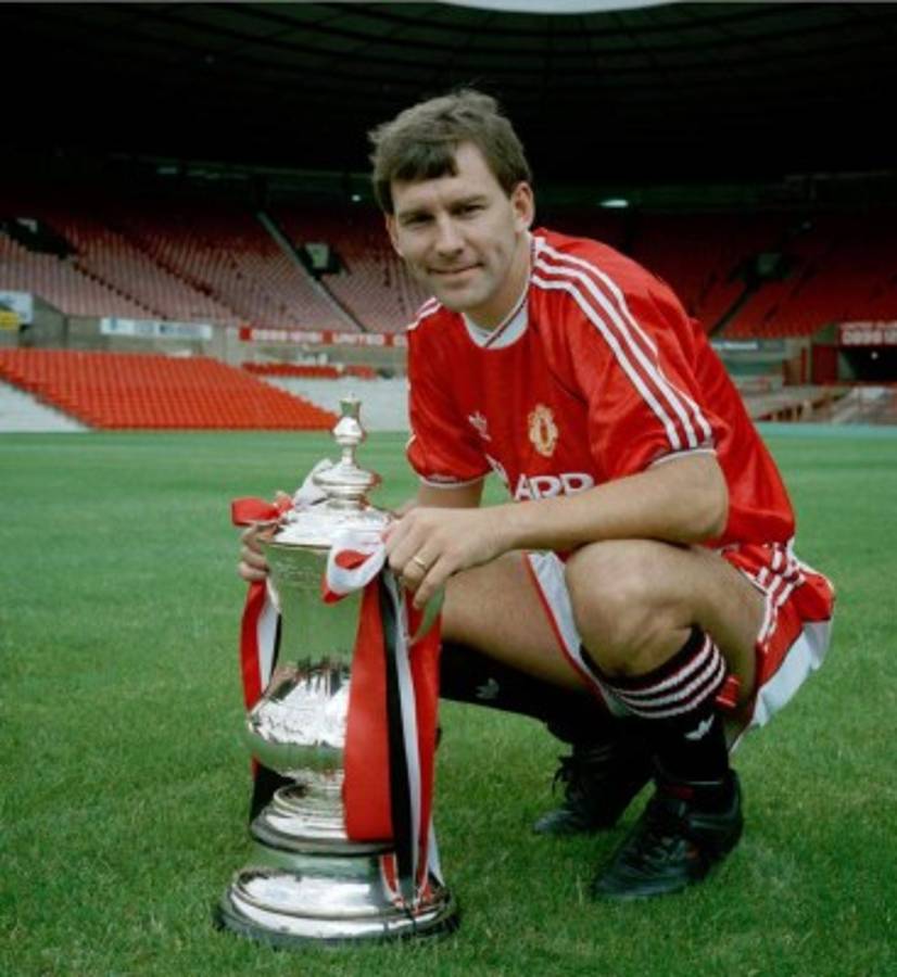 El mítico número 7 y los cracks que triunfaron y fallaron en el Manchester United