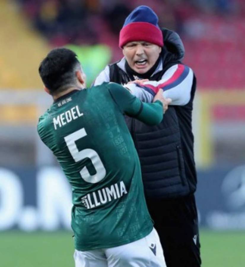 Gary Medel se pelea con su entrenador Sinisa Mihajlovic en pleno partido en Italia