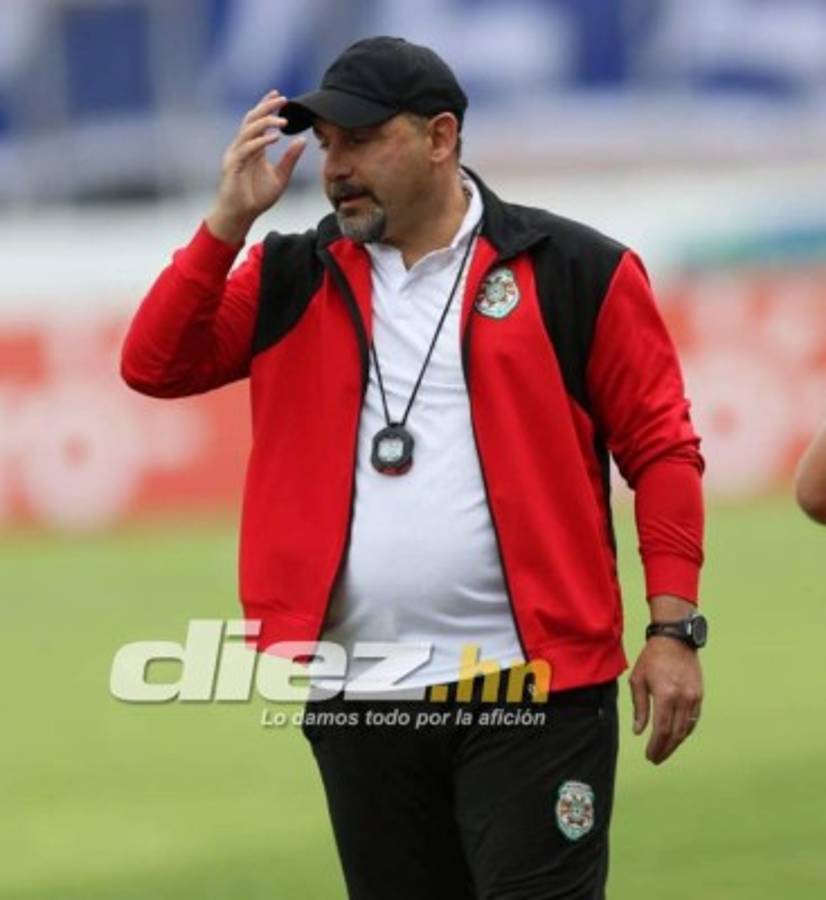 Tarde de locura en el Nacional: baile de Diego Reyes, abrazo de Troglio y las bellezas del repechaje ante Marathón