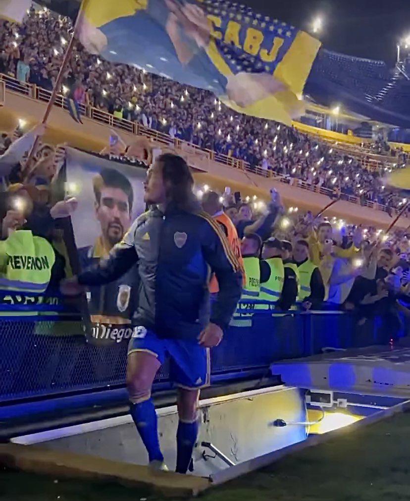 La presentación de Cavani con Boca Juniors en La Bombonera: brutal recibimiento y acompañado de su novia