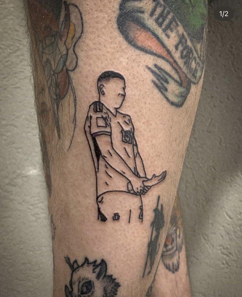 Del “¿qué mirás, bobo?” al beso de Messi a la Copa del Mundo: locura desenfrenada por los tatuajes de Argentina