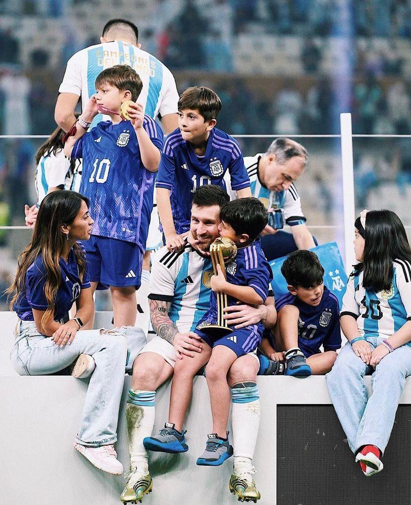 Messi es exaltado: festejo por los aires, Antonella rompe en llanto, hizo recordar a Maradona y el detalle de la camiseta Argentina