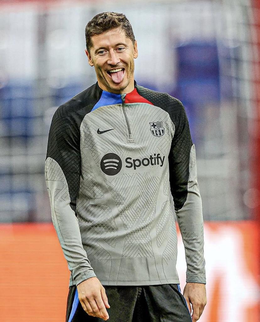 Lewandowski regresa a Múnich: el entrenamiento del Barcelona en el Allianz Arena; Koundé y Memphis tirando rostro