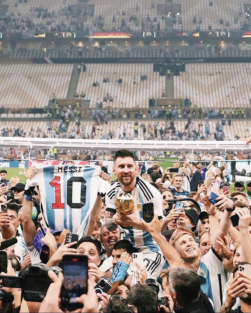Messi es exaltado: festejo por los aires, Antonella rompe en llanto, hizo recordar a Maradona y el detalle de la camiseta Argentina