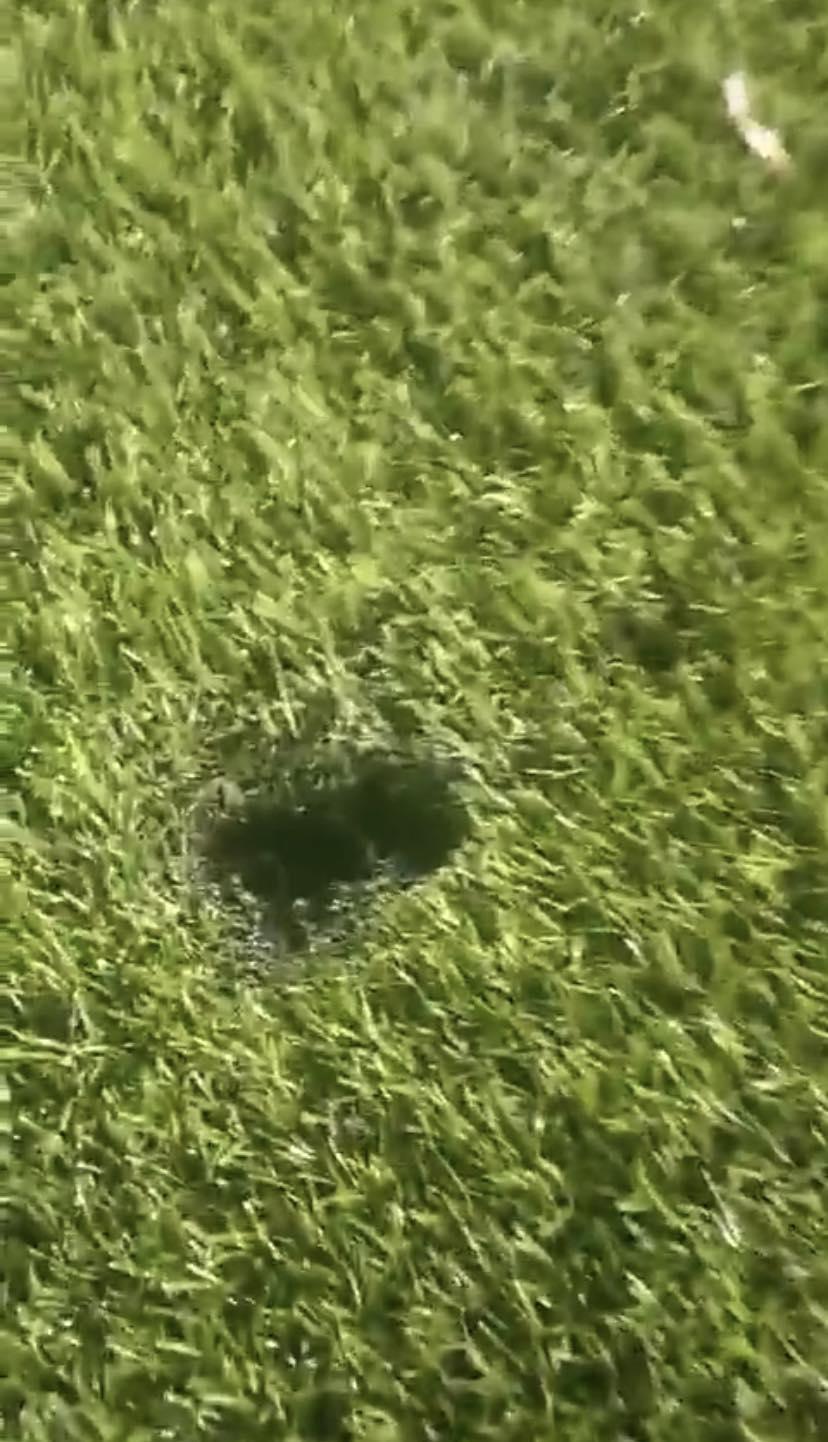 Tremendos huecos: ¡los severos daños que sufre la costosa cancha del Estadio Nacional por quema de pólvora!