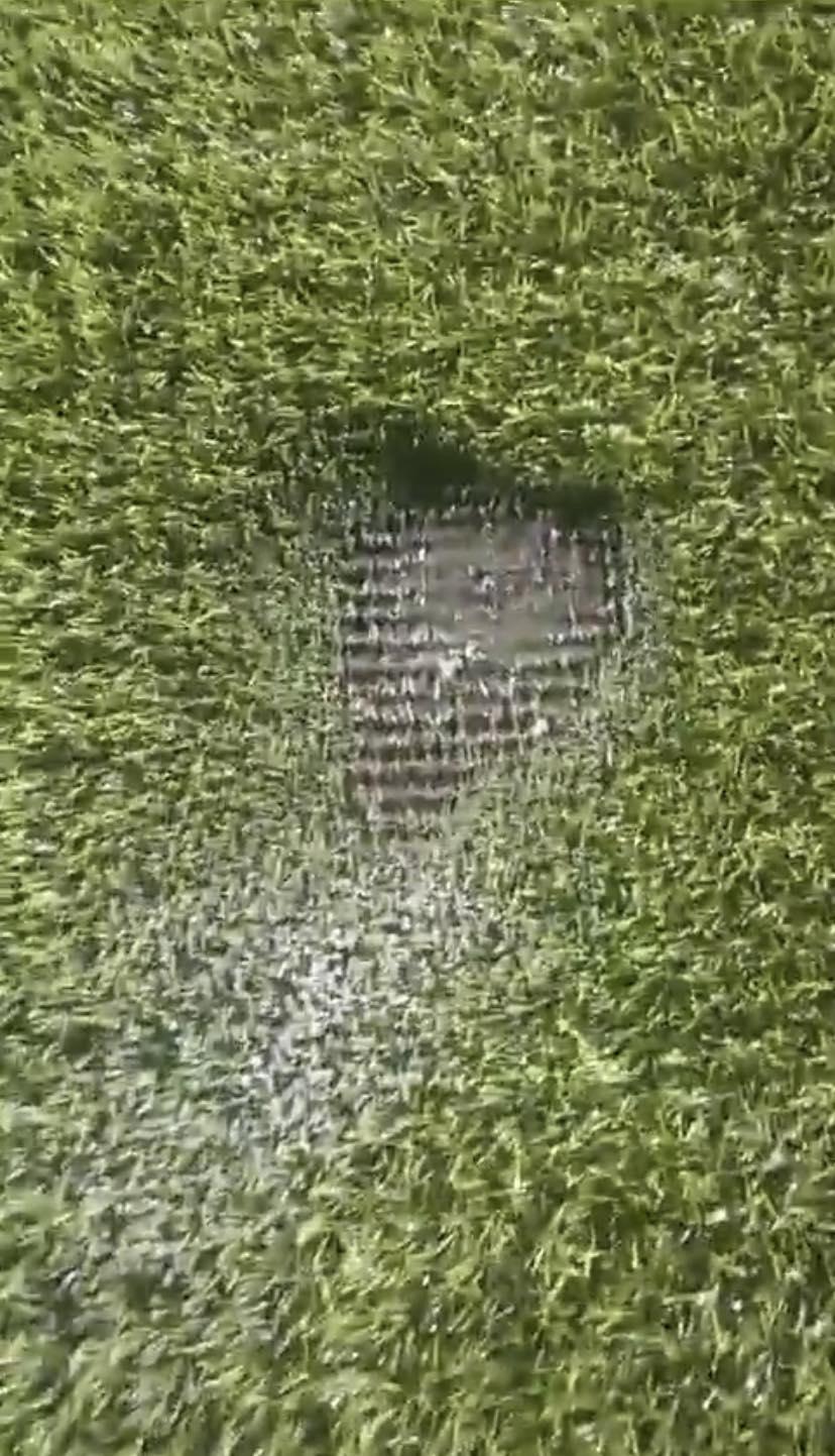 Tremendos huecos: ¡los severos daños que sufre la costosa cancha del Estadio Nacional por quema de pólvora!