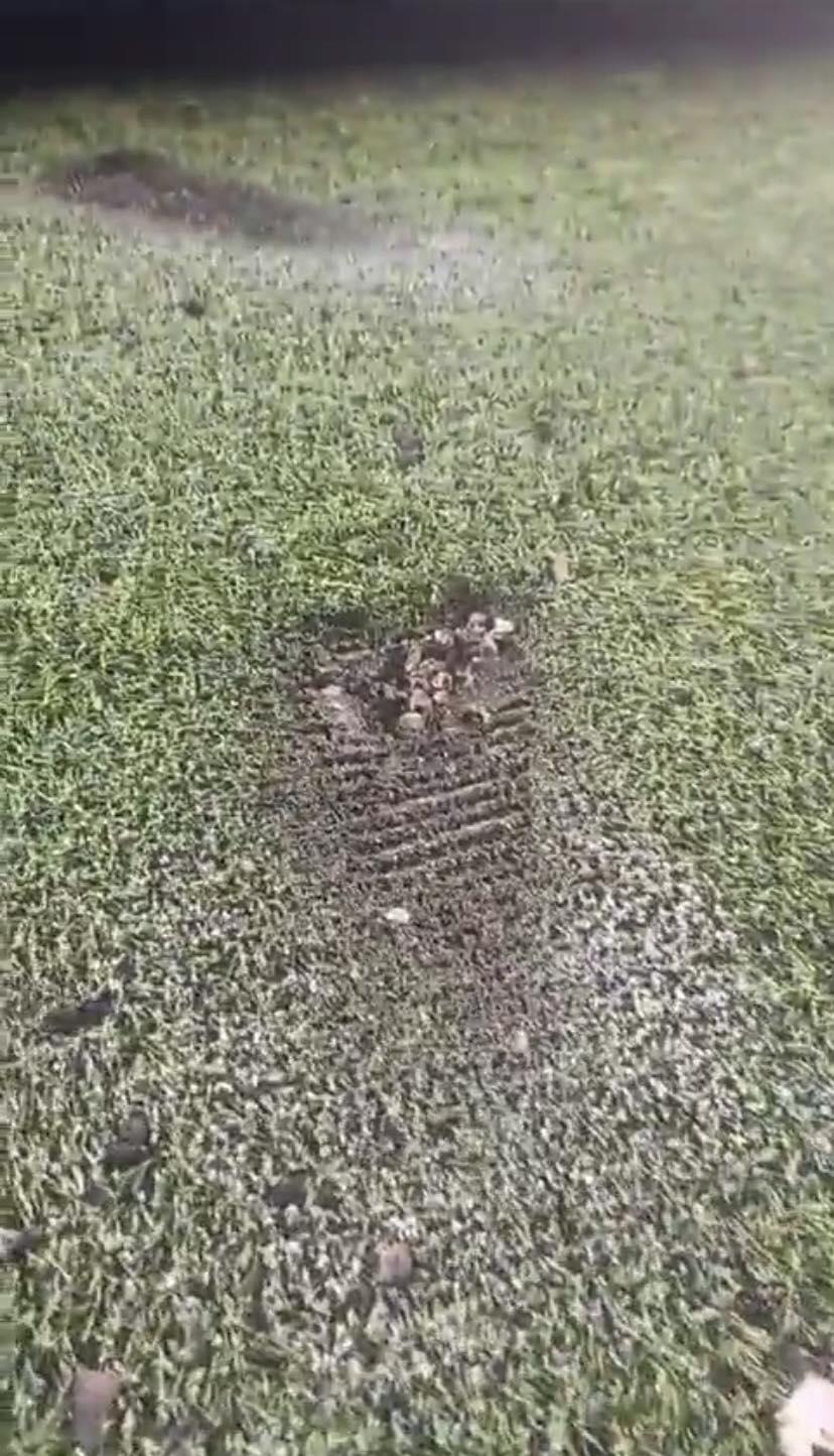 Tremendos huecos: ¡los severos daños que sufre la costosa cancha del Estadio Nacional por quema de pólvora!