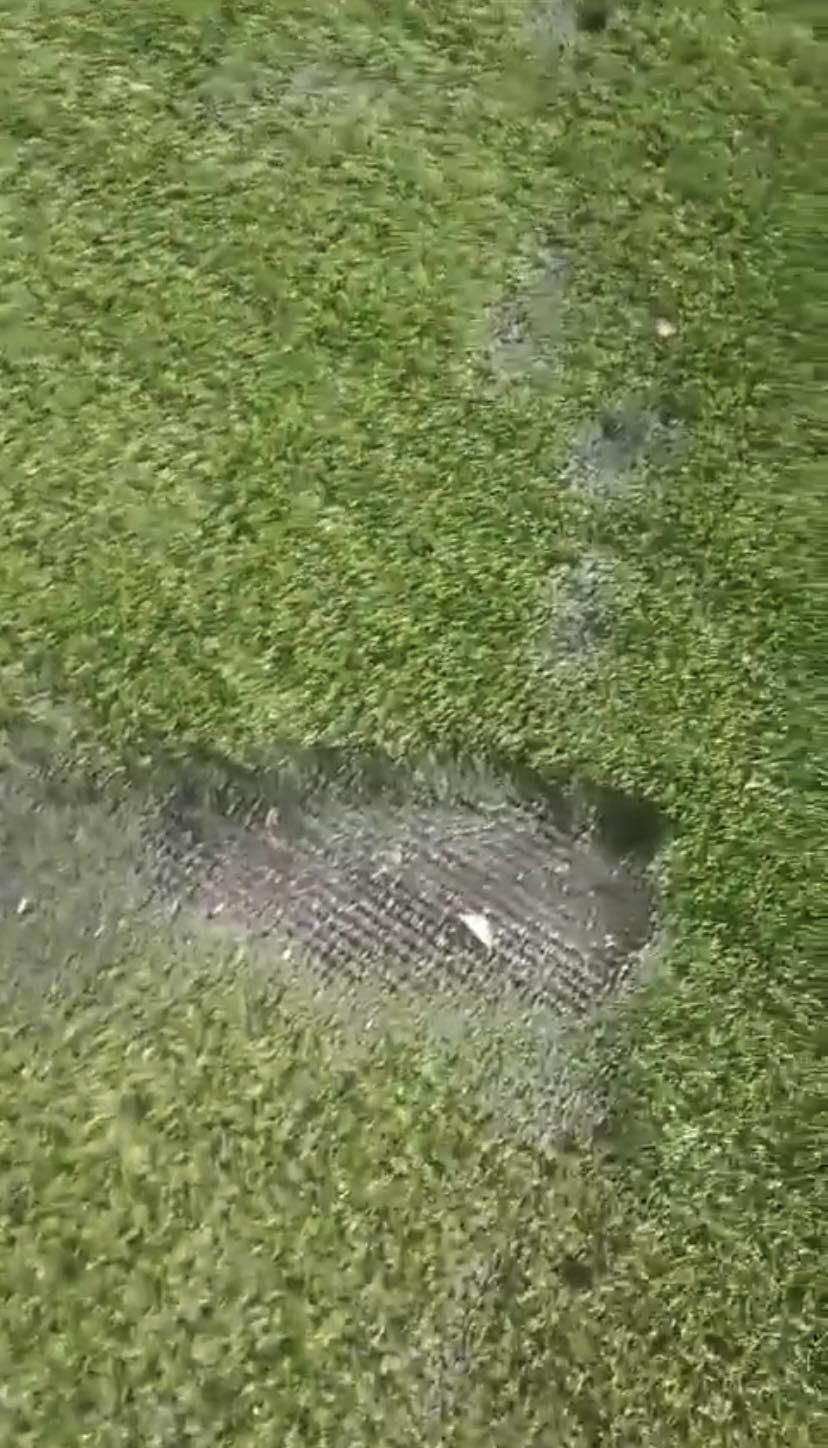 Tremendos huecos: ¡los severos daños que sufre la costosa cancha del Estadio Nacional por quema de pólvora!