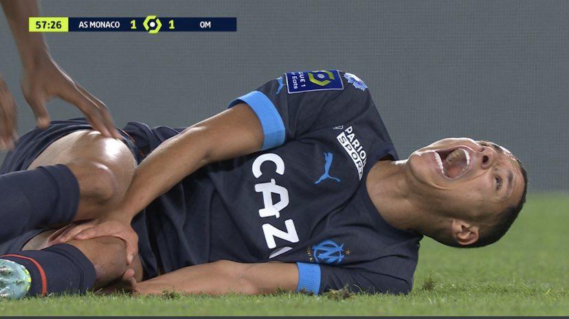 Amine Harit gritando del dolor por la dura lesión que sufrió en Francia.