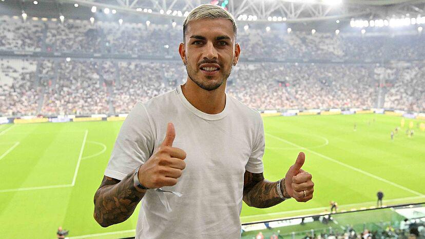 Messi toma sorpresiva decisión en las últimas horas y Benzema firma con su nuevo club; los fichajes del Chelsea y PSG