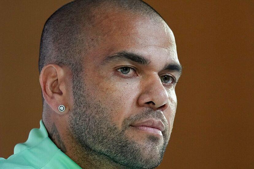 La forma en que Dani Alves gastó su fortuna ¿Cuál fue su máximo sueldo y cuánto dinero tiene?