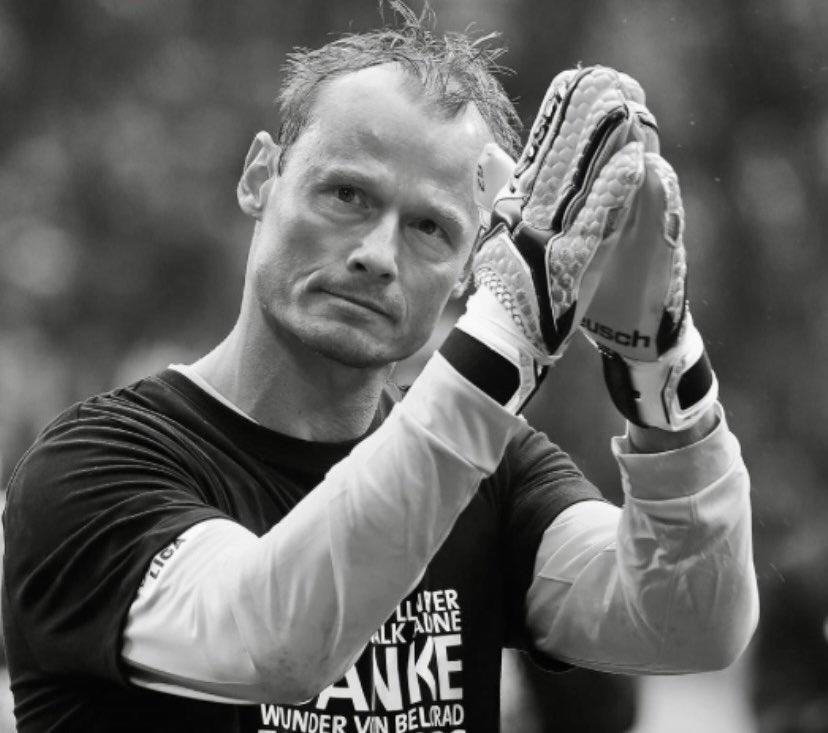 ¡Así quedó el auto! La sensible muerte de futbolista que chocó contra un tren: jugó en Juventus y Buffon le deja duro mensaje