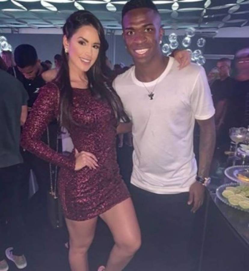 Nathália, la sensual modelo que salió una vez con Neymar y ahora es novia de Douglas Costa