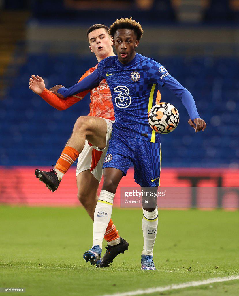 ¿Quién es y dónde juega? El primer futbolista europeo activo en declarse abiertamente gay: solo tiene 17 años