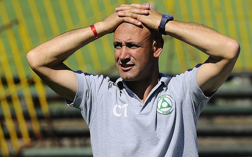 ¿Qué significa el amuleto en su mano?: así fue la llegada de Eduardo Espinel, nuevo técnico de Olimpia