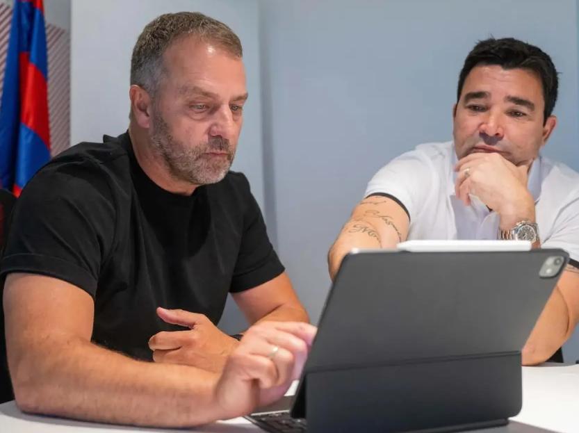 El plan de Hansi Flick para 2025: un crack fue ofrecido al Barcelona y los grandes fichajes que tiene en carpeta
