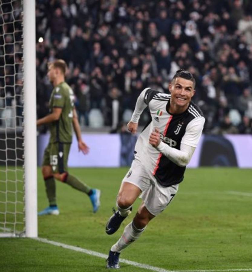 Cristiano Ronaldo causa furor en las redes sociales por usar un Ipod viejo del 2005