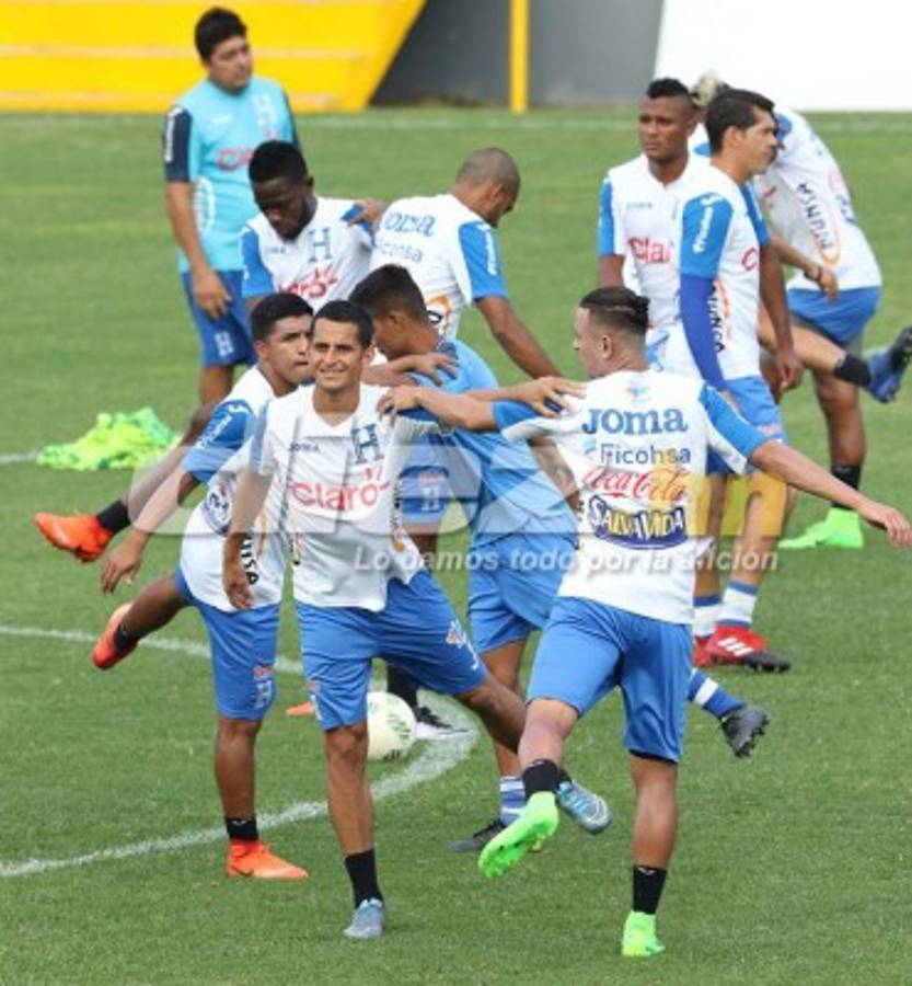 Caras largas, lesionados, nutrida presencia de prensa y una nueva dupla en Honduras