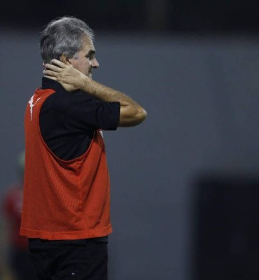 FOTOS: Así fue el sufrimiento de Marito Zanabria antes de renunciar en Real España