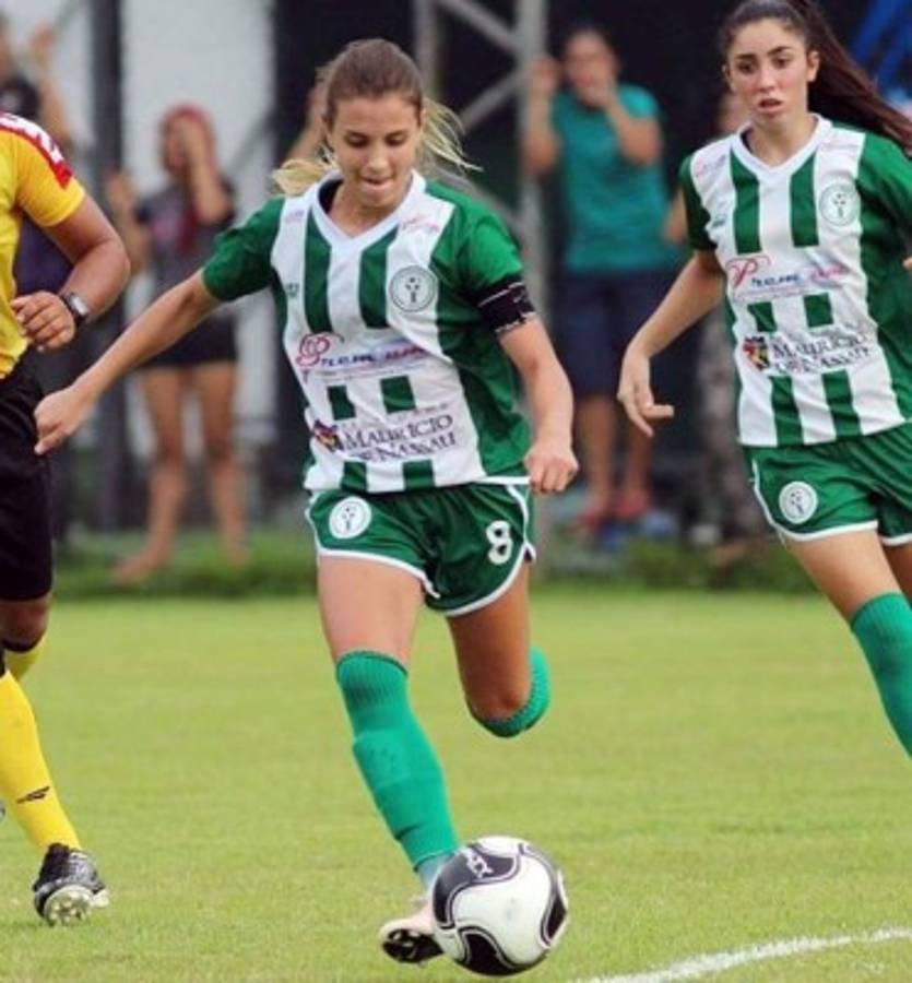 Djenifer Becker, la futbolista perfecta, es una muñeca y brillante en la cancha