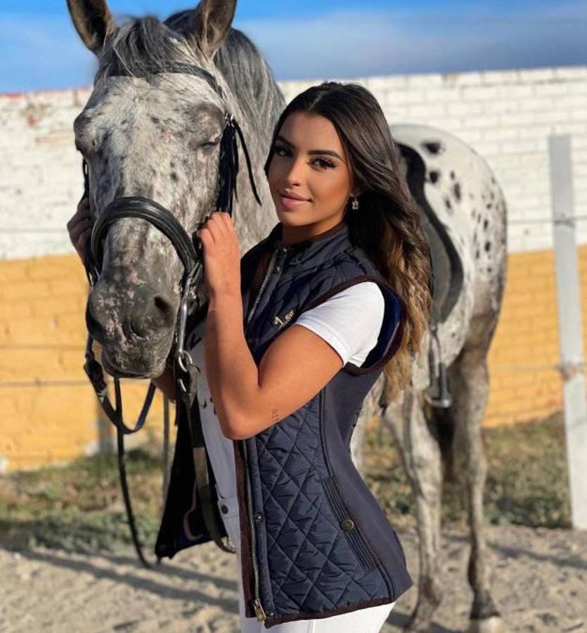 Revelan el futbolista del Barcelona que pasó tres noches encerrado con famosa influencer en un hotel