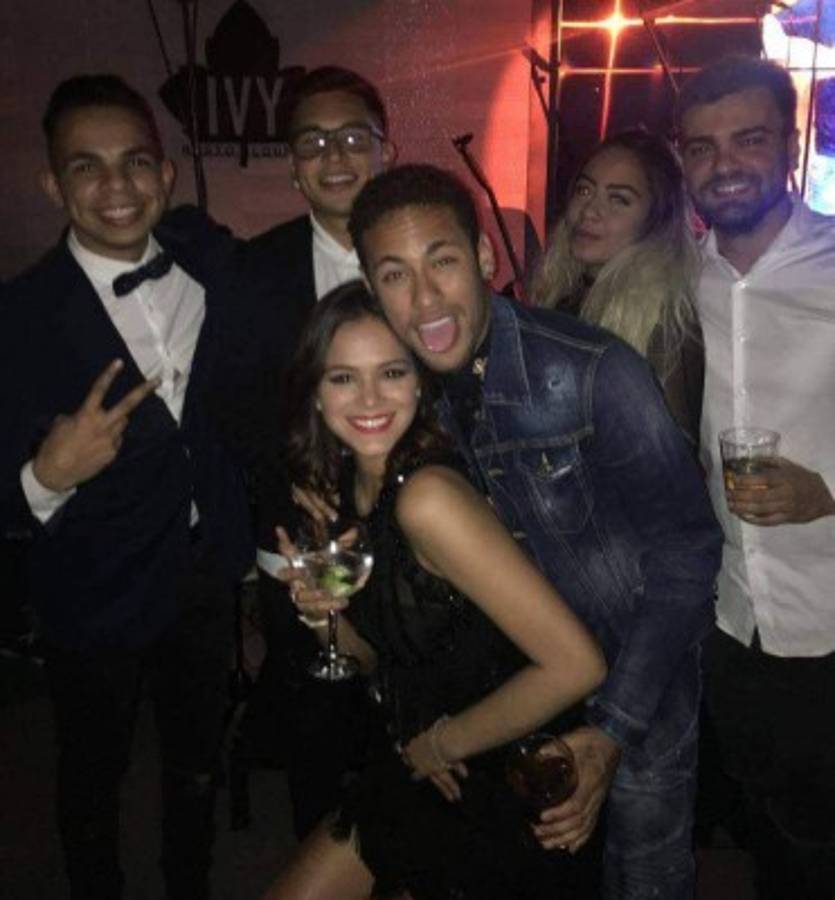 ''Mi mujer no me dejaba ni ir al baño'': desvelan cómo son las tremendas fiestas de Neymar en París