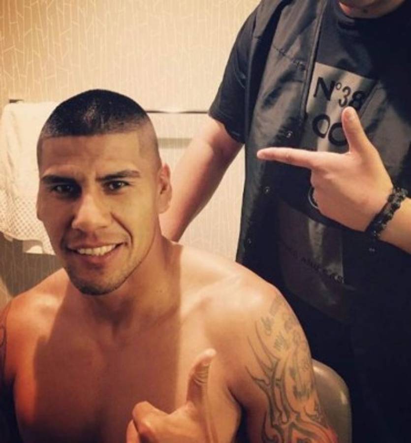 Filtran material del mexicano Carlos Salcido complaciéndose él mismo