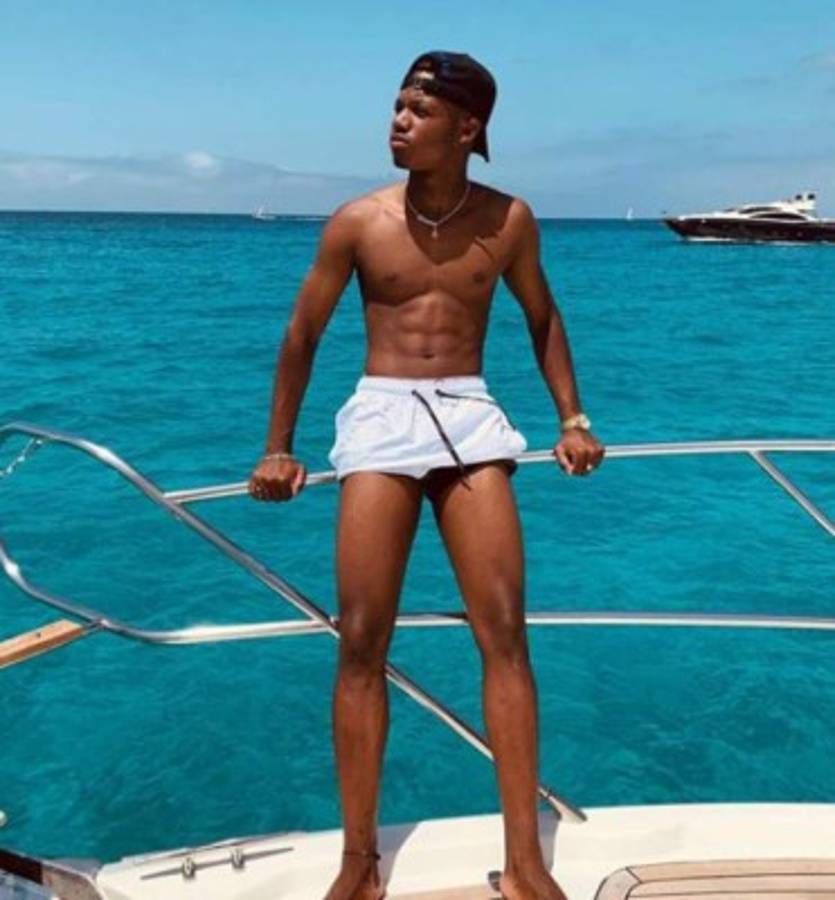 Su verdadero nombre: El pasado desconocido de Ansu Fati, el niño de las 'botas rotas' que cumple 18 años