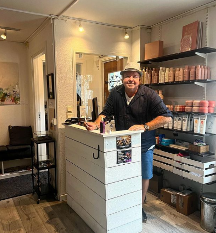 Se retiró con 28 años, casi gana el Balón de Oro y su vida dio un giro inesperado: ahora vende aspiradoras