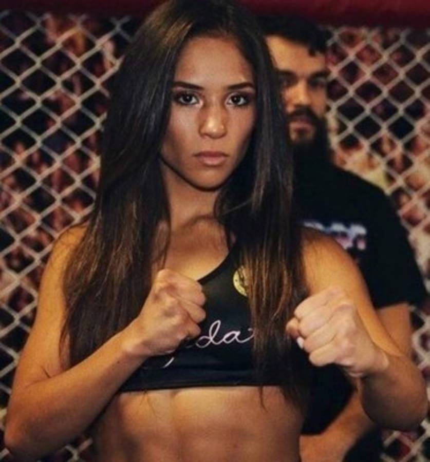 Sexi luchadora afirma que tiene el ''cuerpo más natural que una mujer puede tener''