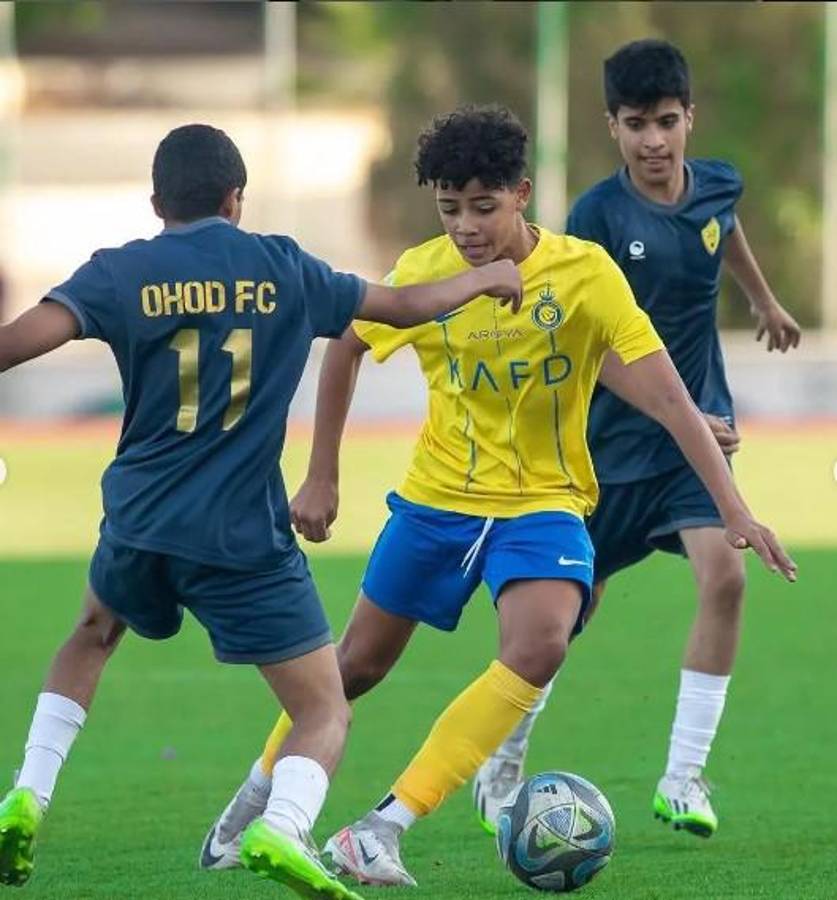 Cristiano Ronaldo Jr y Lamine Yamal, las fotos inesperadas de ambos jugando y de vacaciones; comparan su físico y es viral