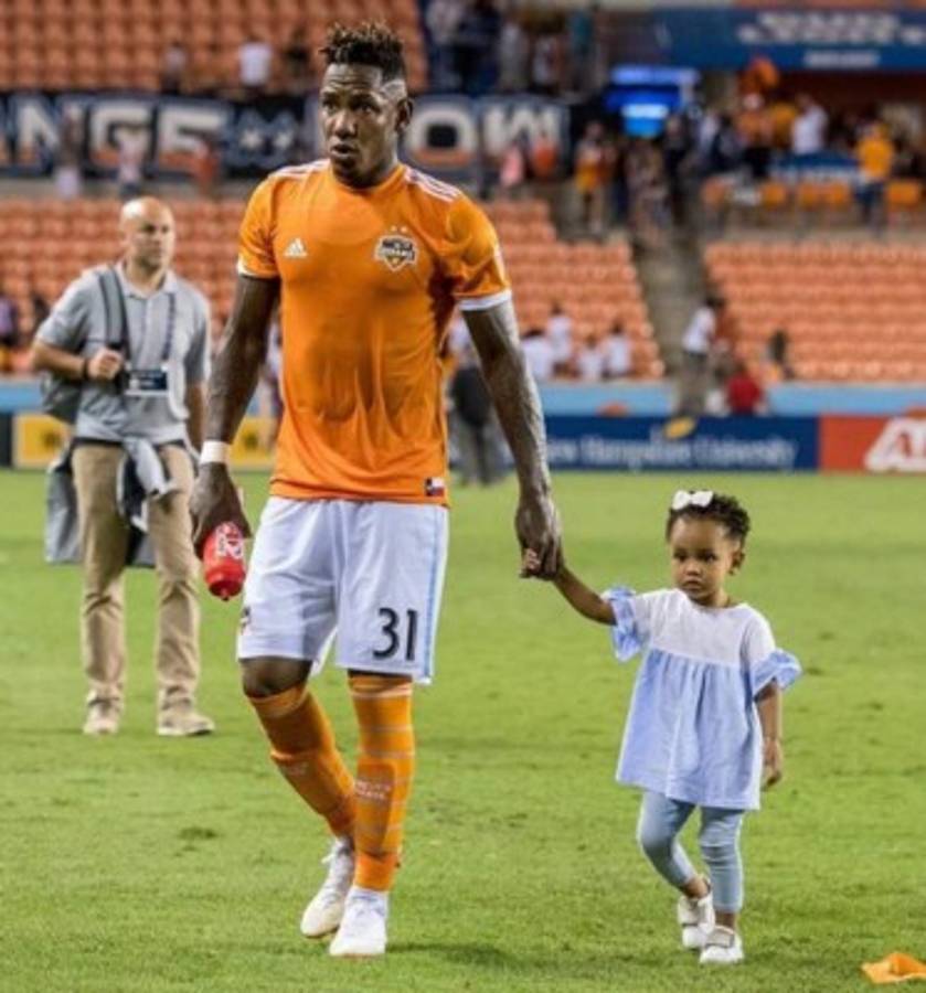 Futbolistas hondureños y sus 'tiernas' imágenes en su faceta de padres