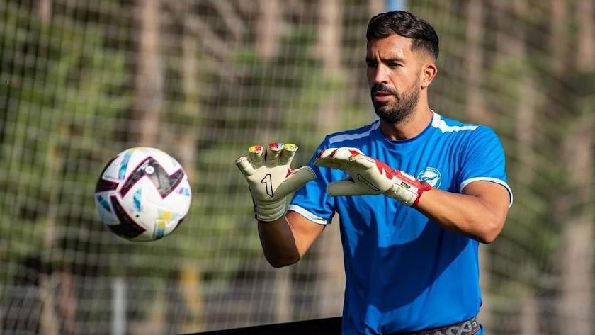 Llegaron este mercado y Barcelona los dejaría ir gratis; Aceptan la salida de Cristiano Ronaldo y el bombazo de Chicharito ¿Y Keylor Navas?