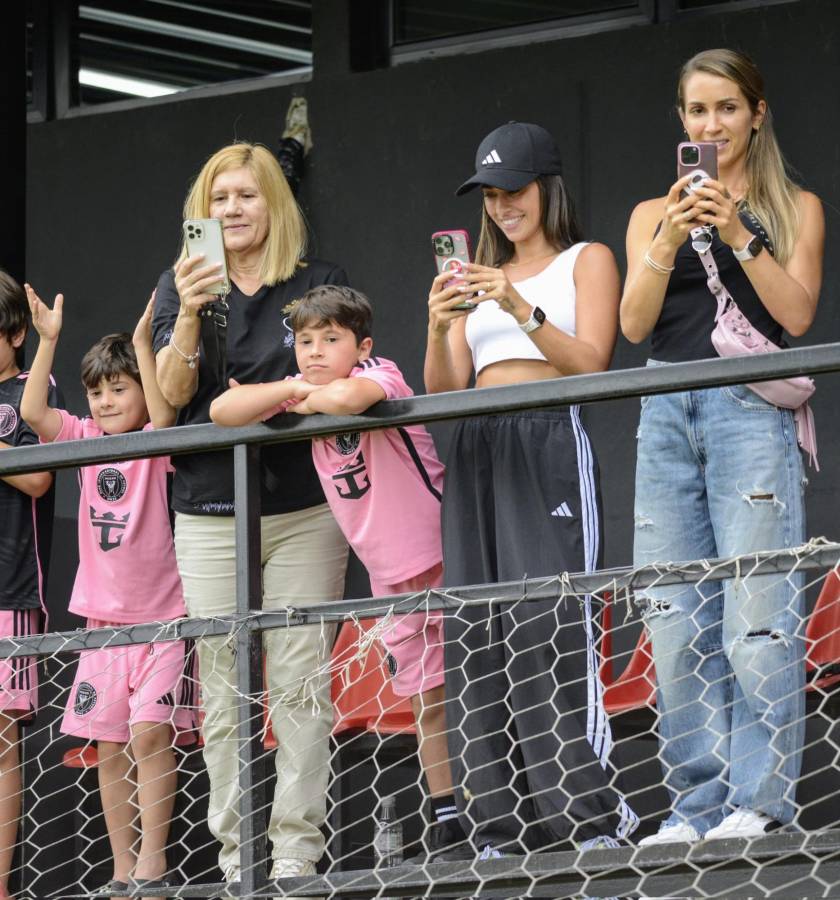 Antonela Roccuzzo y Thiago Messi causan locura en su estadía por Rosario ¿qué pasó con Leo Messi?