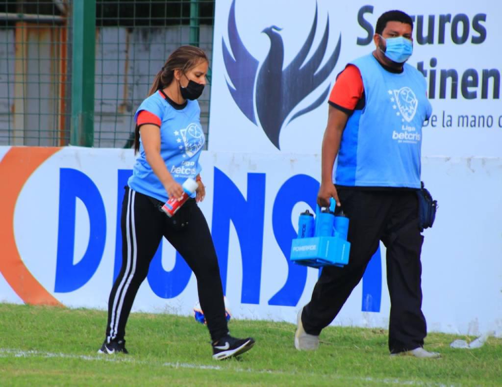 ¿Quién es Yulissa Godoy, la bella fisioterapeuta de manos ‘mágicas’ que tiene en forma a los futbolistas de Vida?