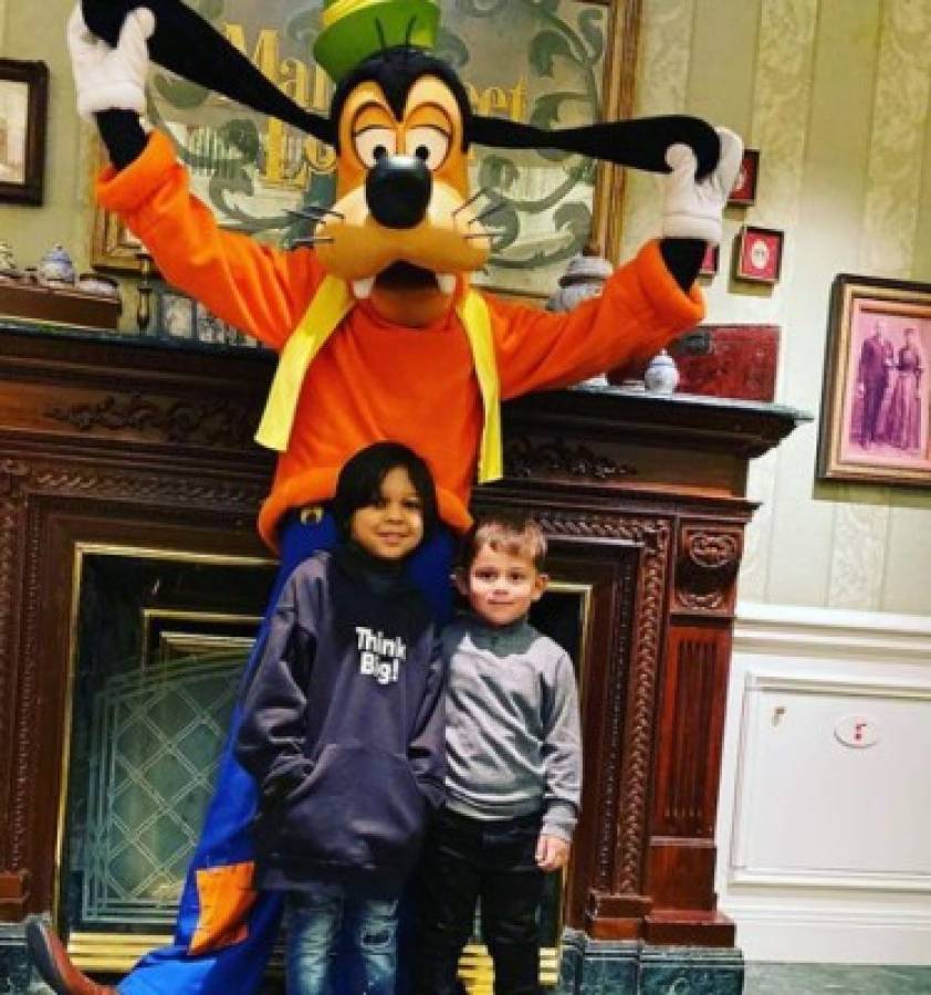 FOTOS: Keylor Navas disfruta de Disneyland en París junto a su 'hermano' Neymar