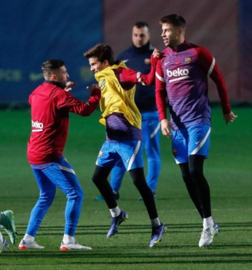 Saludo a Dani Alves, Xavi con nuevo invento y recupera la alegría: Así fue el último entrenamiento del Barcelona