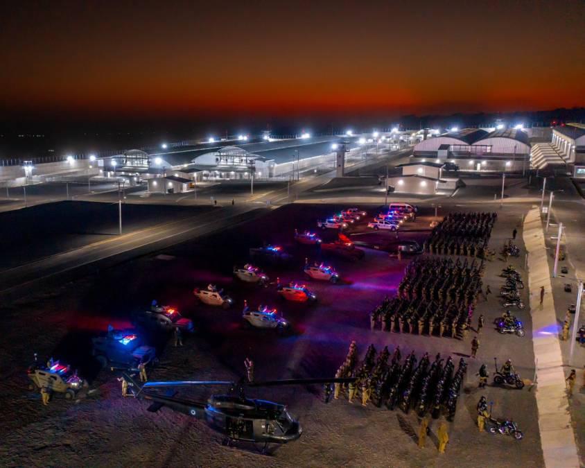 Es la más grande de América y así la llama el gobierno: Esta es la megacárcel para pandilleros que Bukele inauguró en El Salvador