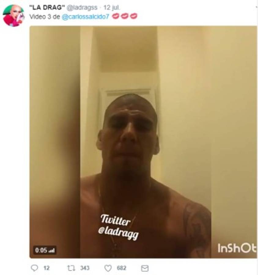 Filtran material del mexicano Carlos Salcido complaciéndose él mismo