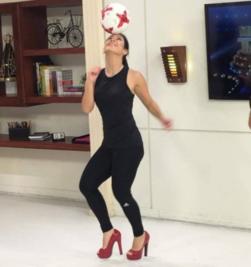 Raquel Benetti, la bella brasileña que domina el balón mejor que muchos